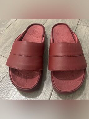 Athleta Saysh Slides Sandals
Burgundy Leather Women The Truth
Of Hers Size 9